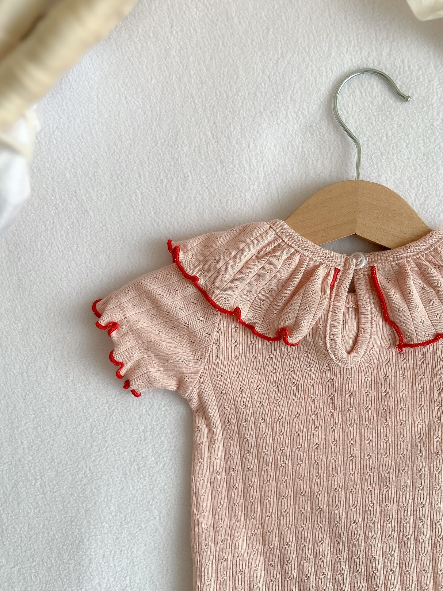 〖NEW〗Ruffly cotton rompers -Strawberry latte
