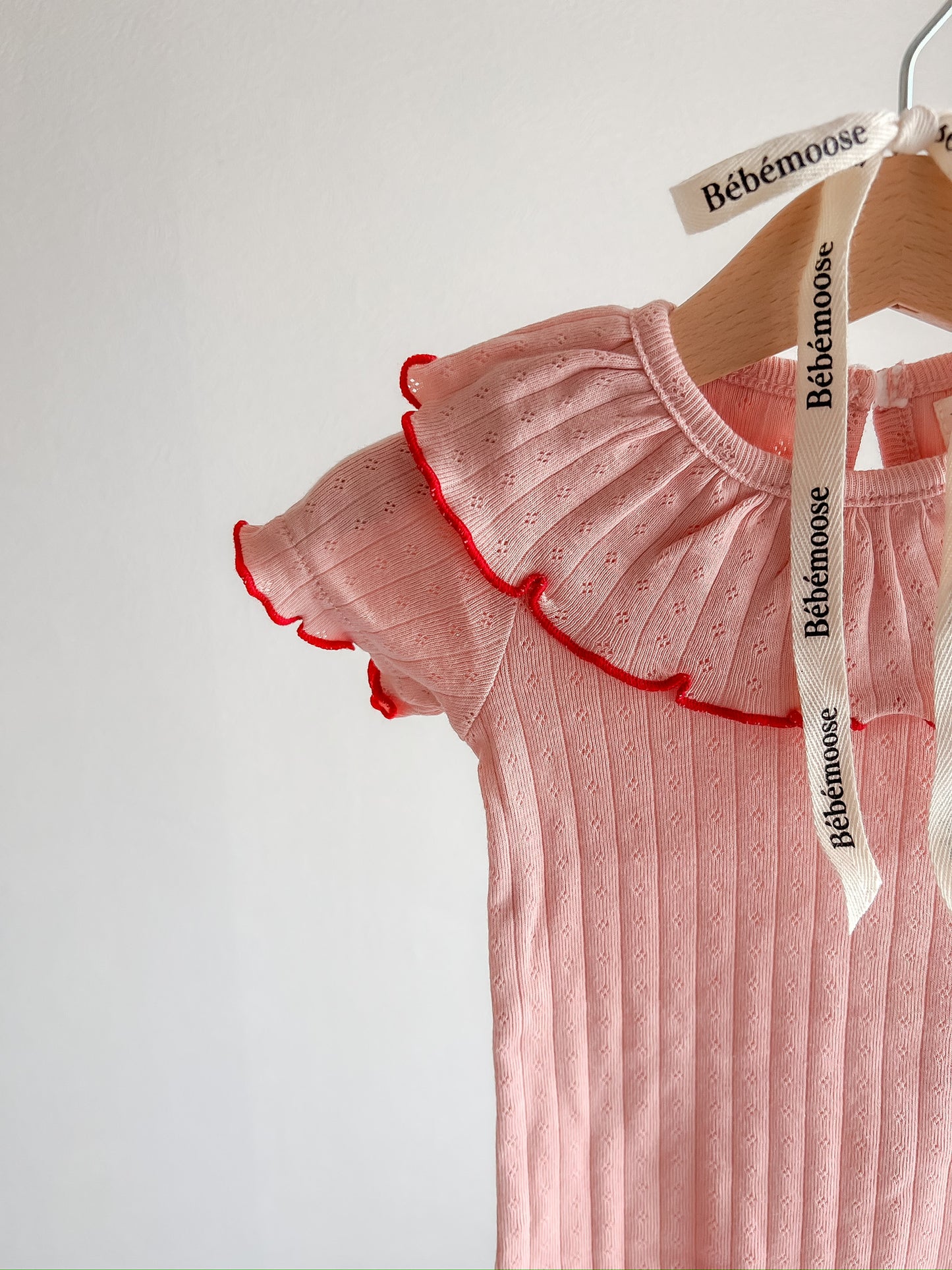 〖NEW〗Ruffly cotton rompers -Strawberry latte