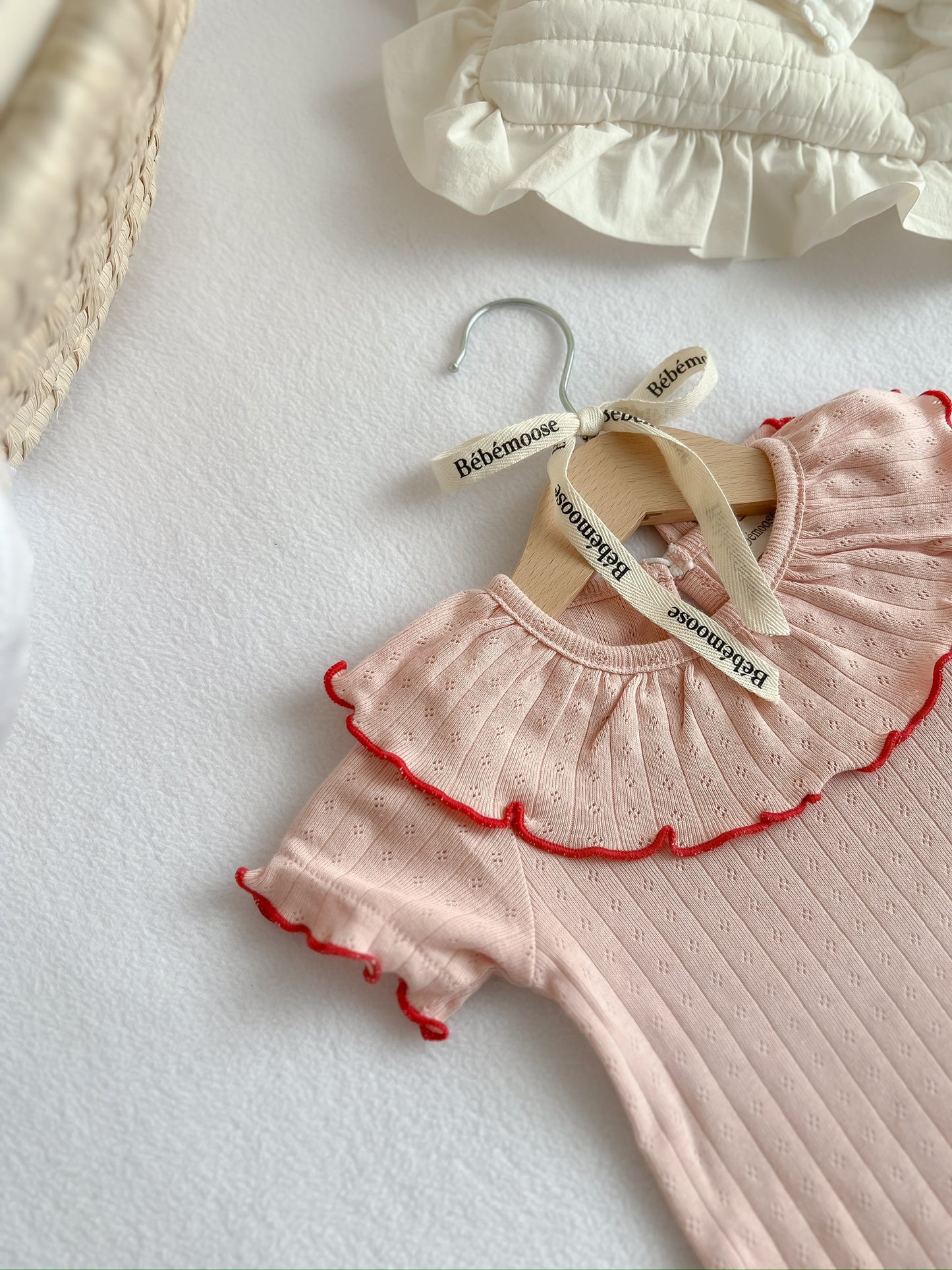 〖NEW〗Ruffly cotton rompers -Strawberry latte